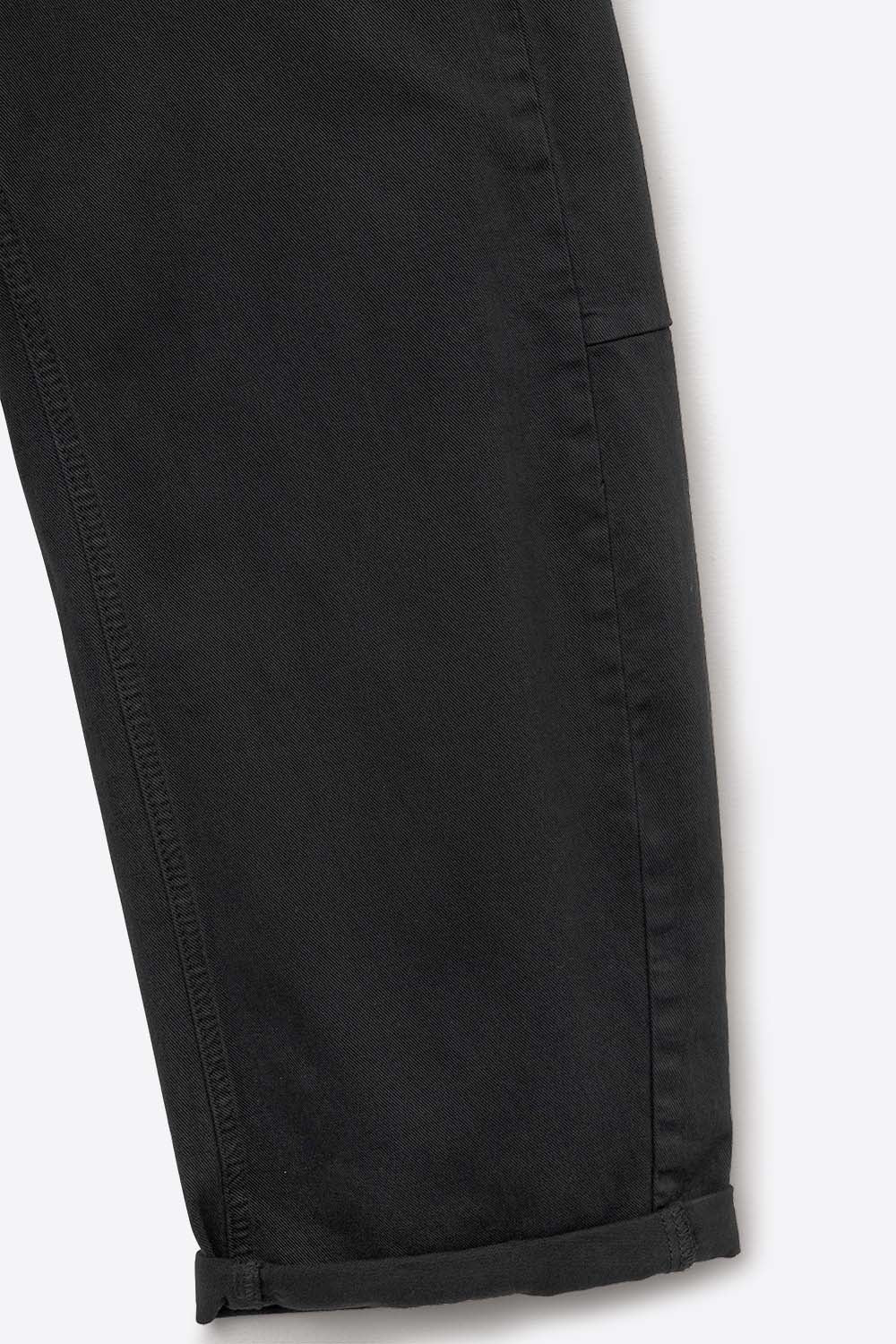 Jeans Pretos com Bolsos em Balão