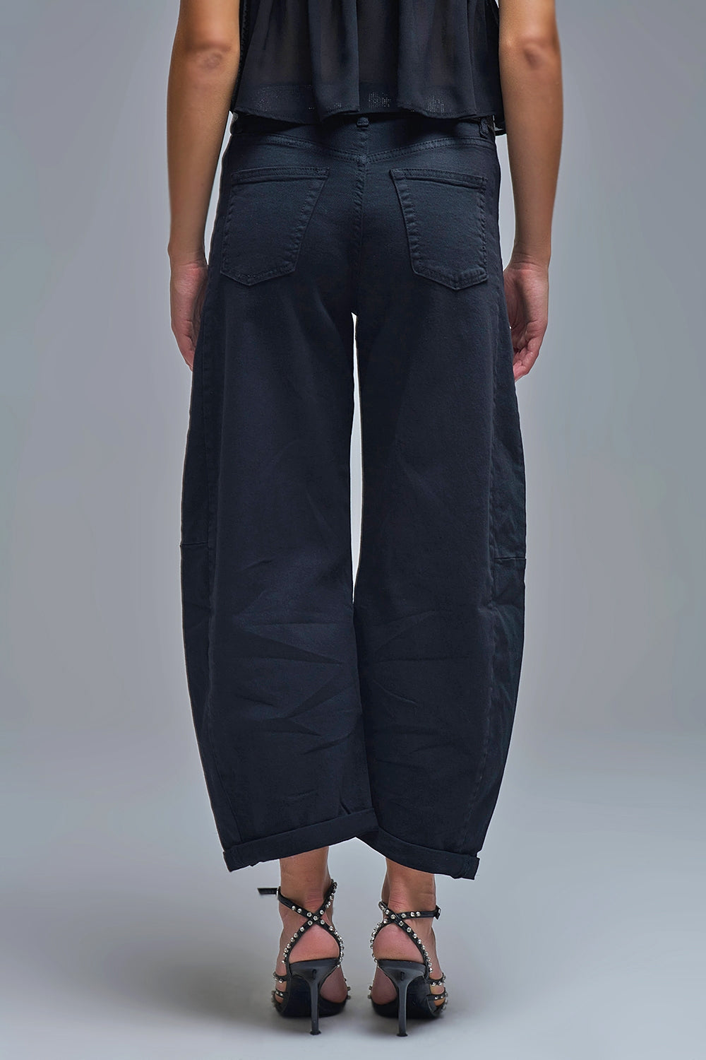 Jeans Pretos com Bolsos em Balão