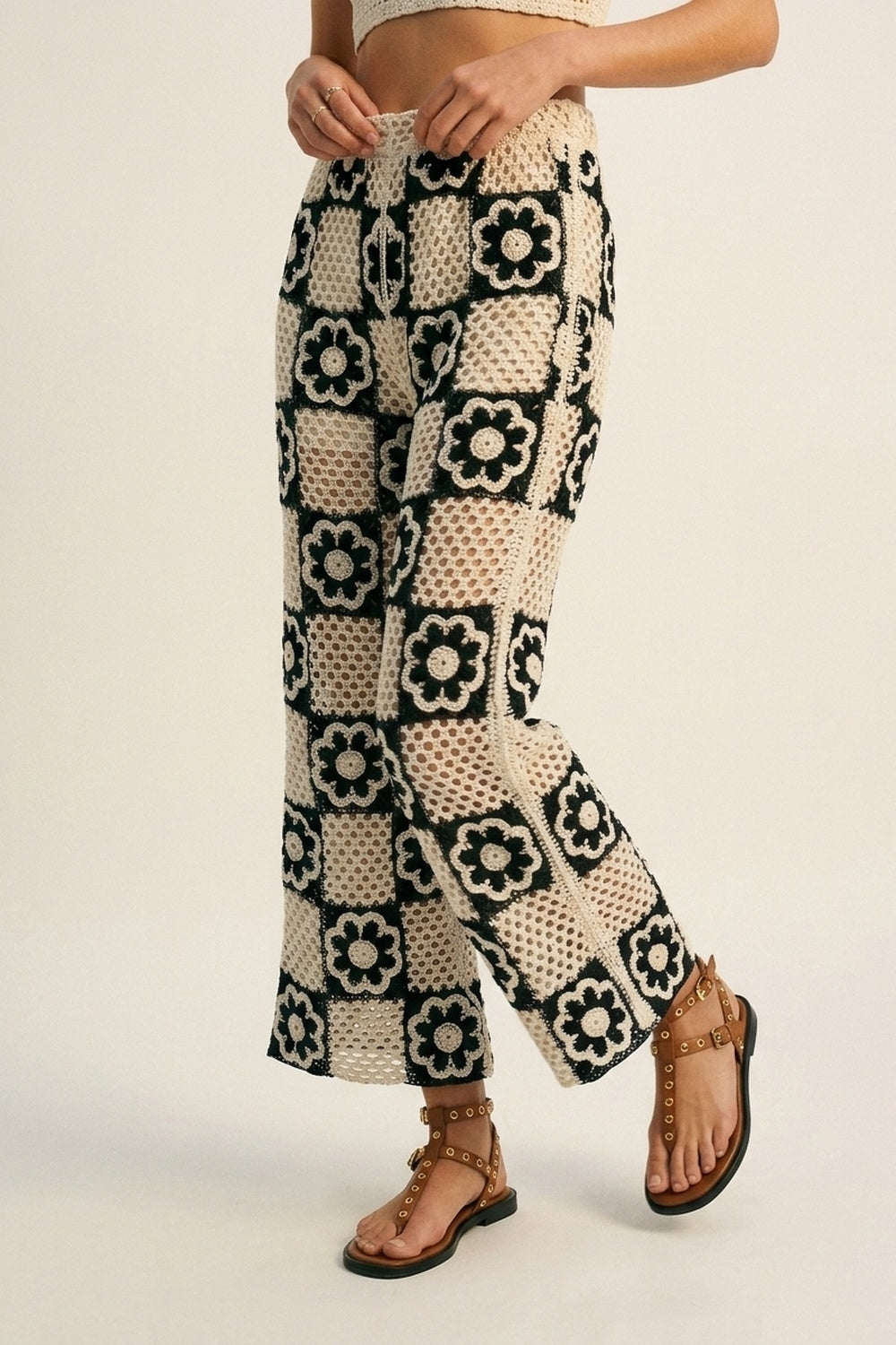 Calças de Perna Larga em Patchwork de Croché, Preto e Creme, Motivo Floral