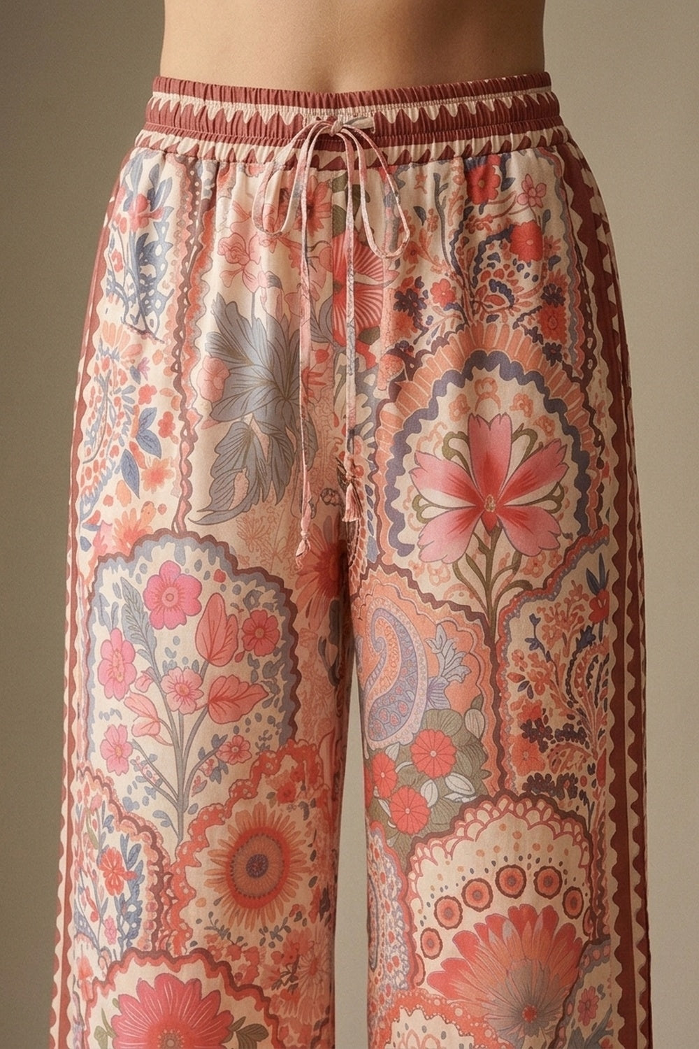 Calças Pantalona em Tecido Leve, Padrão Floral Multicolor, Cintura Larga