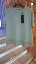 T-shirt Verde-Água com Barra em Renda Floral