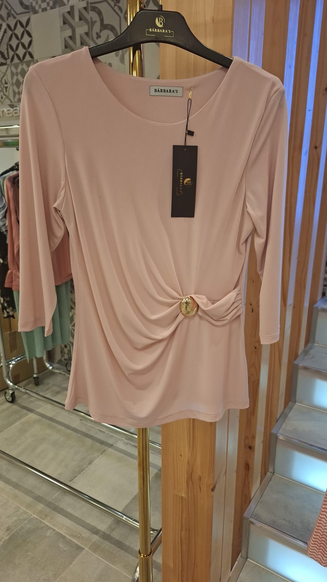 Blusa Rosa Manga 3/4 com Fivela Dourada