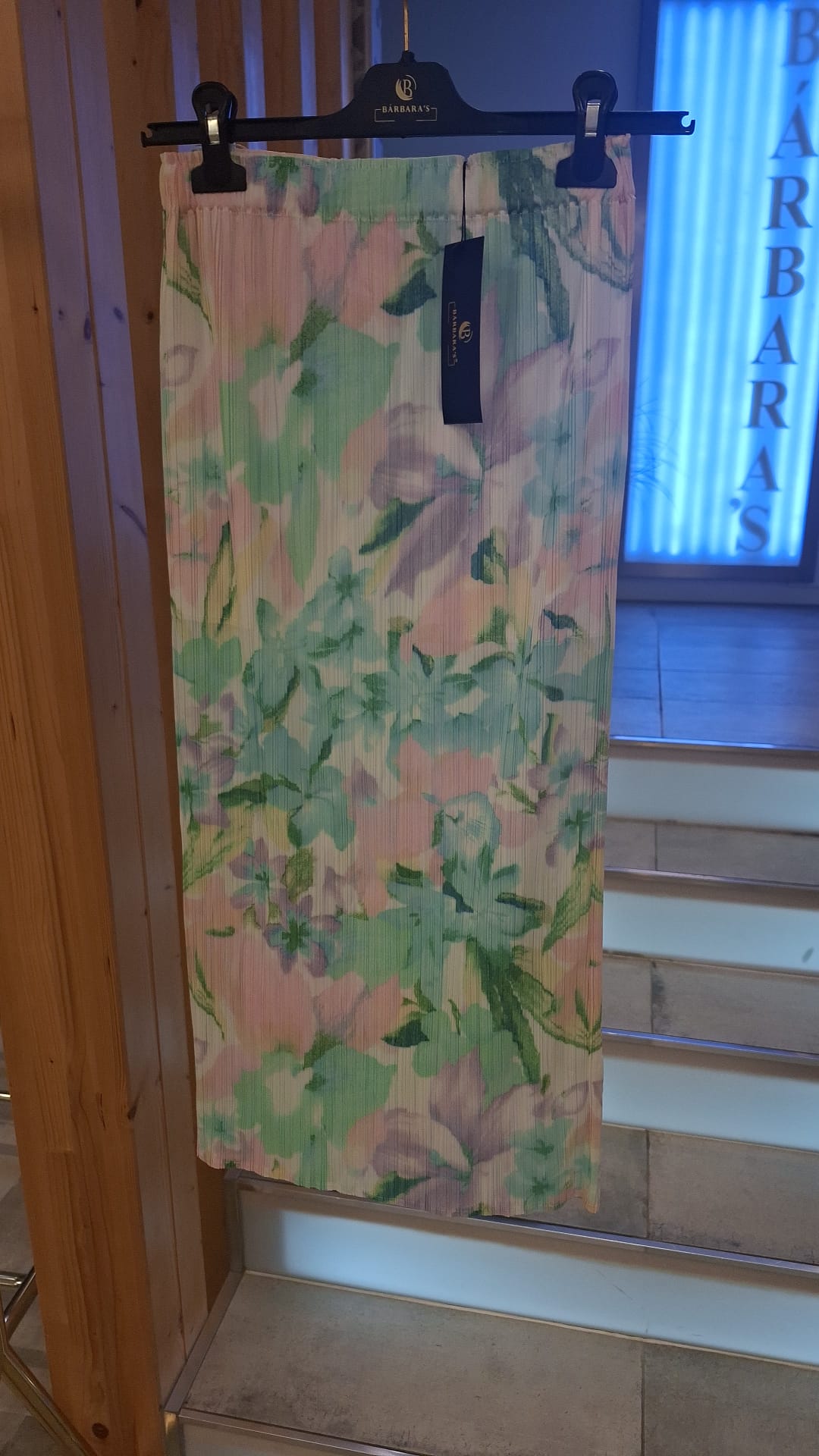 Saia Midi Plissada Floral Pastel