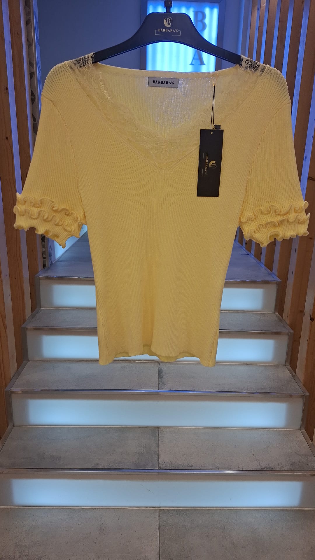 Camisola Amarela Canelada com Renda