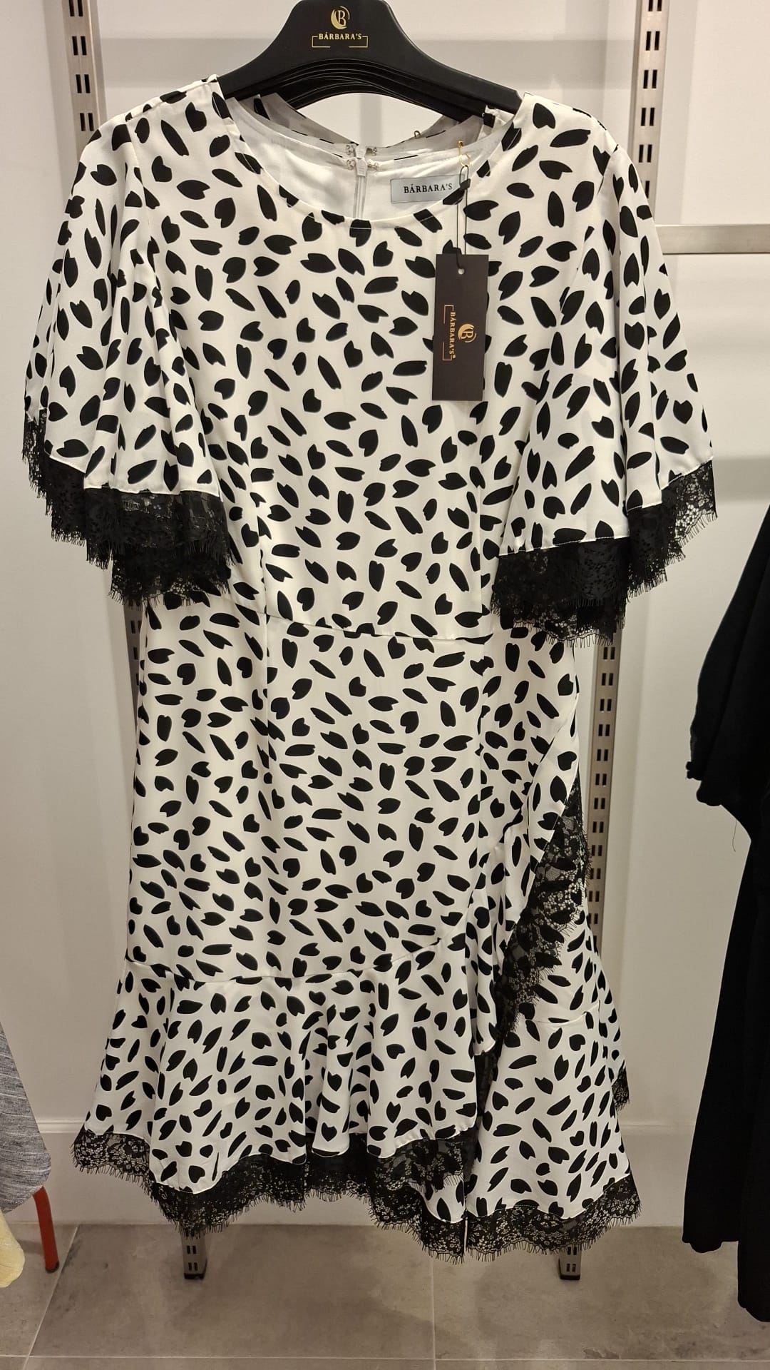 Vestido Animal Print Preto e Branco com Renda