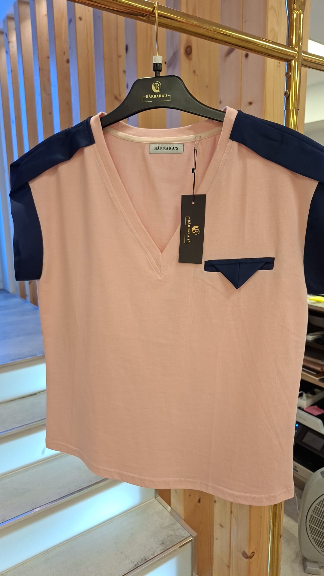 T-shirt Rosa Detalhe Azul-Marinho
