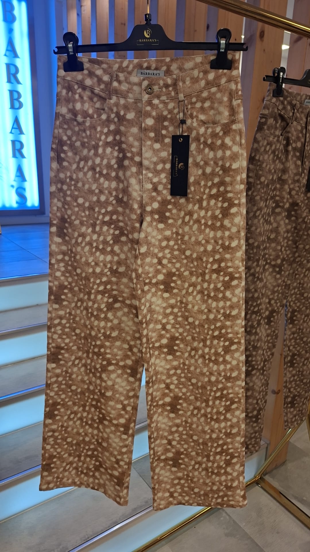 Calças em Ganga com Estampado Animal