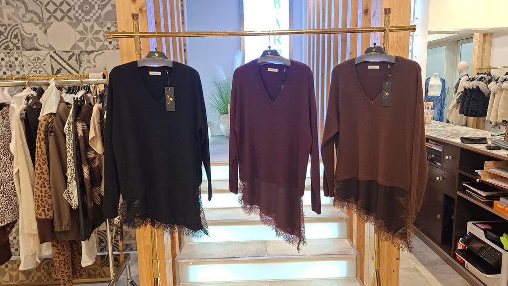 Camisola em Malha com Bainha de Renda