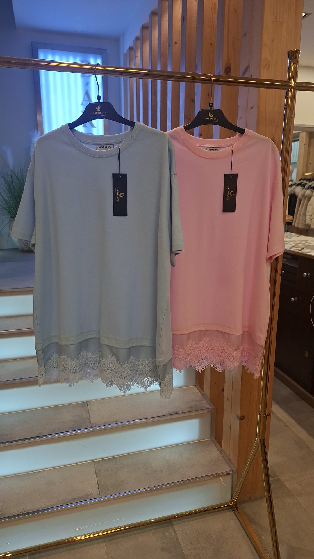Blusa/T-shirt com Renda