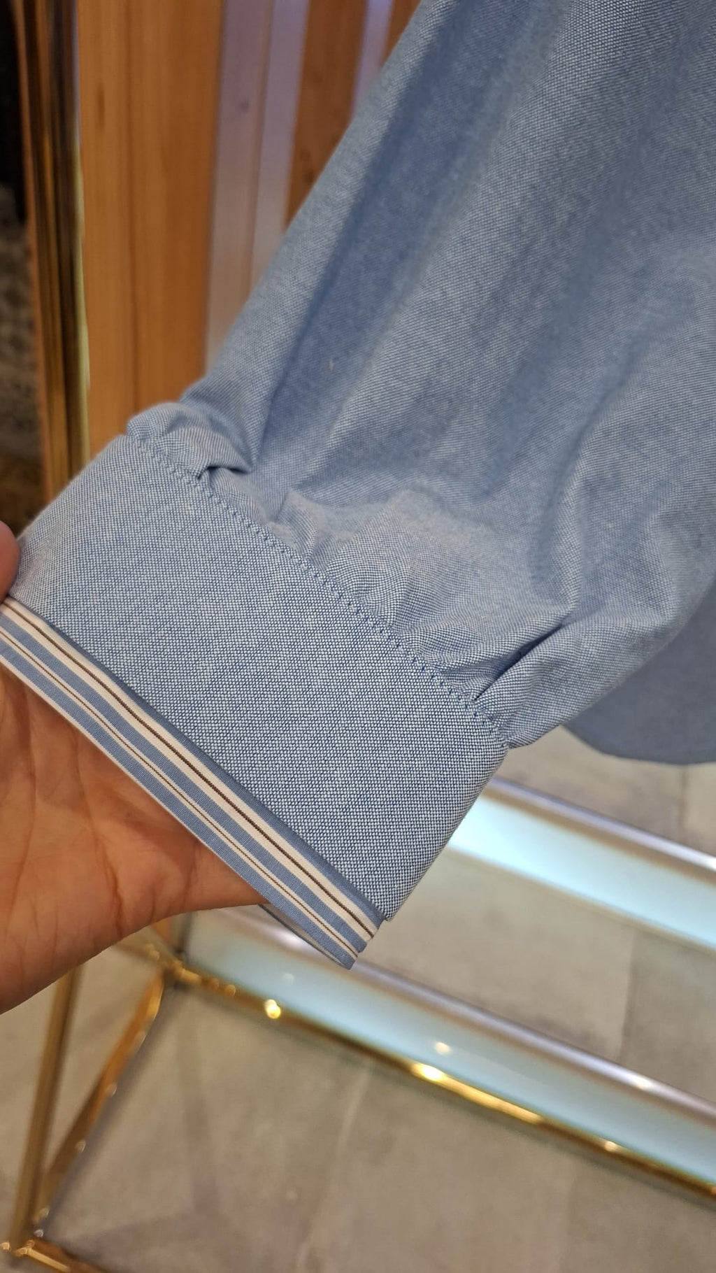 Camisa Azul com Colarinho Listado
