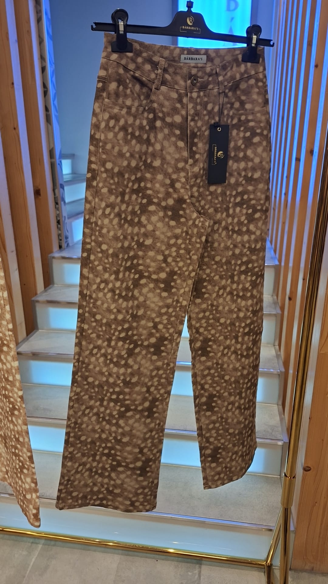 Calças em Ganga com Estampado Animal