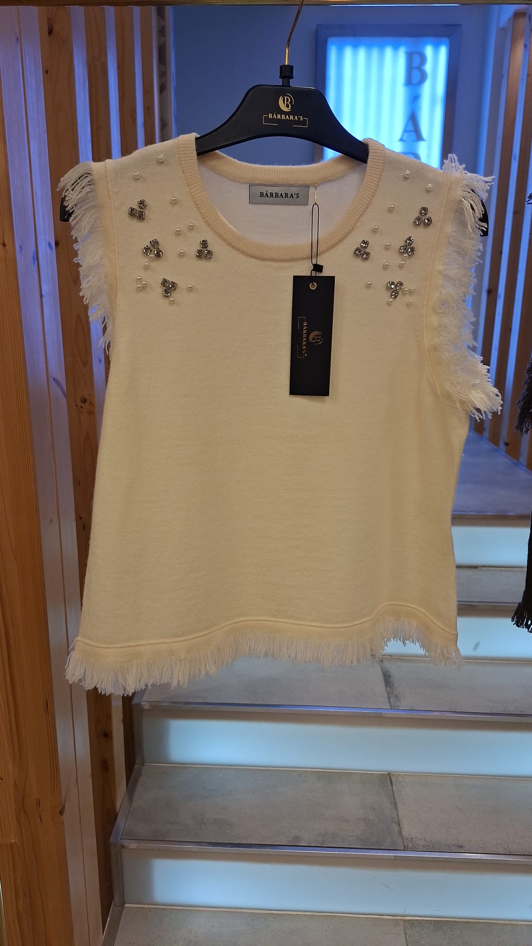 Top com Aplicações de Pérolas e Strass